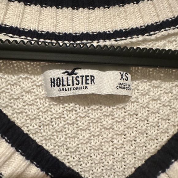 Hollister Women’s XS V neck sweater - Picture 5 of 7